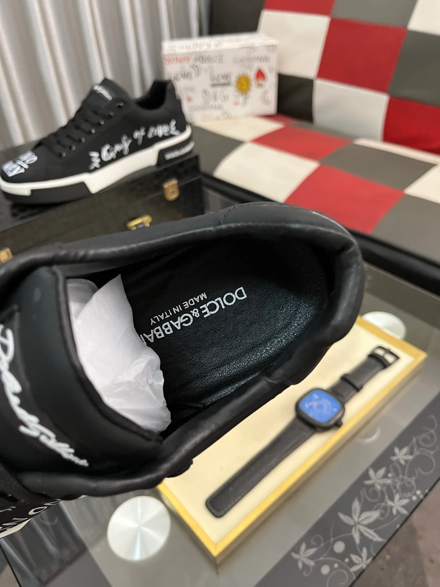 Men's shoes 💰480⌚️⌚️DG's latest popular casual shoes 🔥🔥, the tongue has the brand's iconic details, and the combination of silk cowhide and cow suede enhances the style. Fashionable and versatile, it can complement any look. Create an exquisite design with unique dynamic vitality and modern atmosphere, showing modern elegance. Size: 38-46
